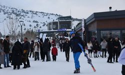 Ergan’da Yarıyıl Coşkusu: Pistlerde Renkli Anlar, Zirvede Yoğun İlgi