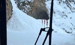 Kemaliye Taşyolu’nda Çığ Düştü: Güzergâh Geçici Olarak Ulaşıma Kapatıldı