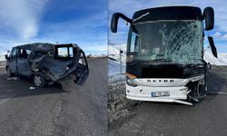 Kızıldağ'da otobüs ile minibüs çarpıştı: 3 yaralı