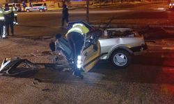 Otomobil İkiye Bölündü, 1’i Ağır 4 Yaralı (VİDEO)