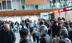 Erzincanlı Umreciler Kutsal Yolculuktan Döndü, Aileleri Sevinçle Karşıladı