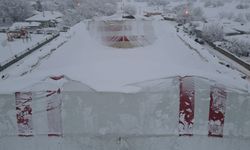 Erzincan’da Karın Ağırlığını Kaldıramayan Halı Saha Çöktü (VİDEO)
