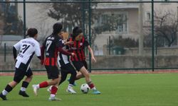 Kızlarımız Dibe Demirledi