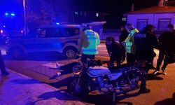 Kask Hayat Kurtardı: Erzincan’da Motosiklet Sürücüsü Kazayı Hafif Yaralı Atlattı (VİDEO)