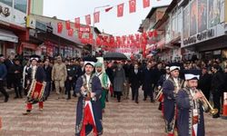 Tercan Kortejinde Şemsiye Krizi: Kaymakamdan Dikkat Çeken Açıklama