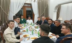 Kadir Gecesi’nde Üniversiteli Gençleri Valilik Konutunda Ağırlandı