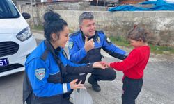 Polisten Miniklere Bayram Sürprizi