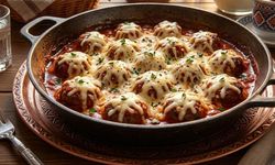 İftar Sofrasına Yeni Gözde: Tavada Domates Soslu Köfte