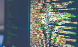 Yazılım Açıklarını "Düşünerek" Skoralayan Yapay Zeka Devrimi!