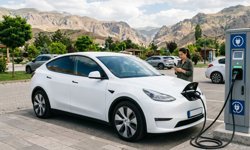 Tüketici Elektrikli Araçlara Geçiş Yapmakta Tereddütte