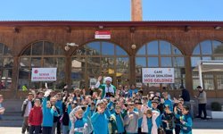 Kemah’ta Çocuk Şenliği Renkli Görüntülere Sahne Oldu