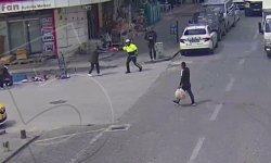 Minik Çocuğun Gözyaşlarını Polis Dindirdi (VİDEO)