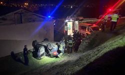 Alkollü Sürücü Otomobiliyle Evin Bahçesine Uçtu: 2 Yaralı (VİDEO)