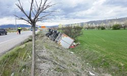 Erzincan’da Soda Yüklü Tır Devrildi: Facianın Eşiğinden Dönüldü (VİDEO)