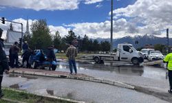 Erzincan’da Kavşakta Korkutan Kaza: 3 Kişi Yaralandı (VİDEO)