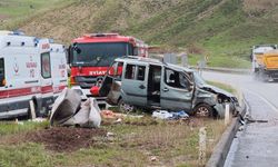 Erzurum-Erzincan Karayolunda Kaza: Hafif Ticari Araç Refüje Çarptı, 7 Yaralı