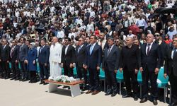 EBYÜ’de Mezuniyet Coşkusu: Protokol ve Öğrenciler Bir Arada