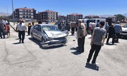 Erzincan'da Zincirleme Kaza: Üç Araç Çarpıştı, Trafik Bir Süre Aksadı (VİDEO)