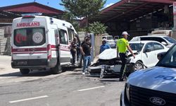 3 Araçlı Kaza Güvenlik Kamerasında (VİDEO)