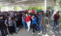 Erzincan’da Öldürülen Suna Koçak Kadınlar Tarafından Son Yolculuğuna Uğurlandı