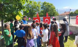 Karne Günü Polisten Çocuklara Sürpriz