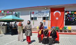 Tercan’da Yılsonu Şenliği Coşkusu: Öğrenciler Yeteneklerini Sergiledi
