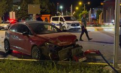 Erzincan’da Gece Yarısı Kavşakta Kaza: İki Kişi Yaralandı (VİDEO)