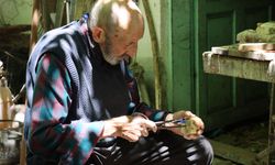 84 yaşındaki Yücel dede, atık malzemelerle 80 yıllık oyuncak kültürünün Erzincan temsilcisi oldu