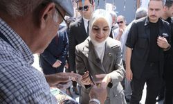 Bakan Göktaş Erzincan’da Esnafı Ziyaret Etti, Vatandaşlara Aşure İkram Etti (VİDEO)