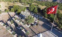 Çankırılı Şehit ve Gazi Ailelerinden Başbağlar’a Anlamlı Emanet: 18 Metrelik Türk Bayrağı Köye Ulaştı