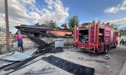 Erzincan'da Ev Yangını Paniği: Bir İtfaiye Eri ve Ev Sakini Dumandan Etkilendi (VİDEO)