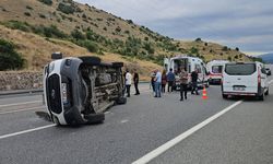 Erzincan'da Yolcu Minibüsü Devrildi: 6'sı Çocuk 15 Kişi Yaralandı