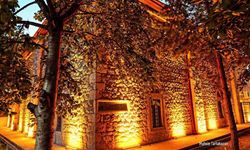 Tarihi Gülabibey Camii Işıklandırmasıyla Göz Kamaştırıyor