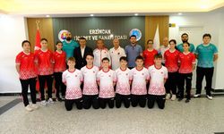 Badminton Milli Takımından Oda Yönetimine Anlamlı Ziyaret