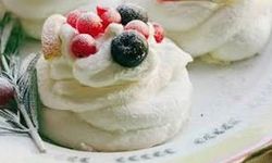 Dışı Kıtır İçi Pamuk Gibi: Mükemmel Pavlova Tarifi ve Püf Noktaları!