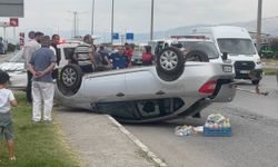 Erzincan’da Trafik Kazası: Takla Atan Otomobilde 2 Kişi Yaralandı (VİDEO)