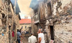 Kemaliye Kışlacık köyünde yangın: 8 ev zarar gördü