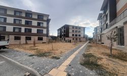 Kızılay ve Hocabey’de Kuruyan Çim Alanlar İçin Çalışma Başlatıldı