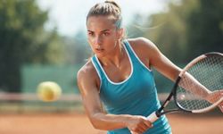 Tenis Kortunda Sır Çözüldü: Yutmadan Kafein Almak Zihni Tetikliyor