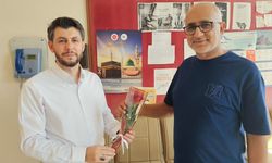 Üzümlü Müftüsü Mevlit Kandili Sebebiyle Gül Dağıttı