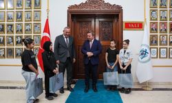Vali Aydoğdu’dan Başarılı Karatecilere Sürpriz Hediye