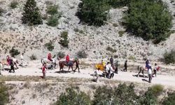 Erzincan'da asırlık gelenek atlı düğün alayıyla yaşatılıyor
