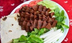 Yıllardır Çiğ Köfte Diye Ne Yiyoruz? Hakiki Şanlıurfa Çiğ Köftesini Ayırt Etmenin 5 Yolu ve 2026 Maliyeti!