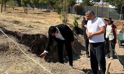 Kemah'ta Sultan Melik Türbesi'ndeki restorasyon çalışmaları incelendi