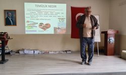 EBYÜ'lü Profesörden Tercanlı Öğrencilere Seminer: "Temizlik Bir Medeniyettir"