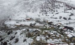 Erzincan'da hava soğudu, zirvelere kar yağdı