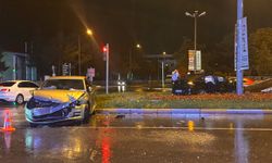 Erzincan’da İki Araç Çarpıştı: 3 Yaralı (VİDEO)