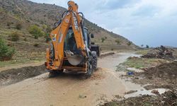 Erzincan'da sağanak sonrası sulama kanalları taştı