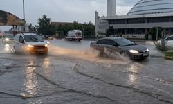 Erzincan - Erzurum karayolunda sel nedeniyle ulaşım aksadı