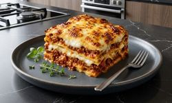 Evde Tam Kıvamında Restoran Usulü Lazanya Nasıl Yapılır? Beşamel Soslu, Dağılmayan Kat Kat Lezzet!